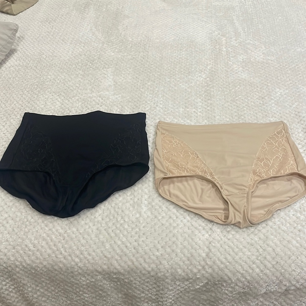 2full leg panties, seam at the back to lift the buttocks. new.